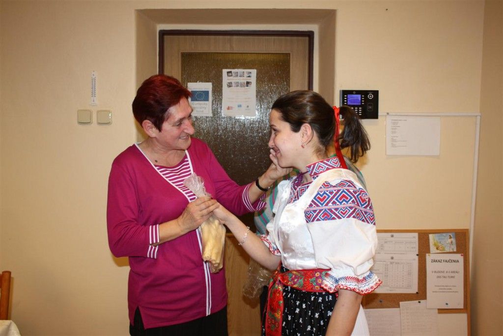 456-rozdavanie-oblatkov-2-Medium-.jpg