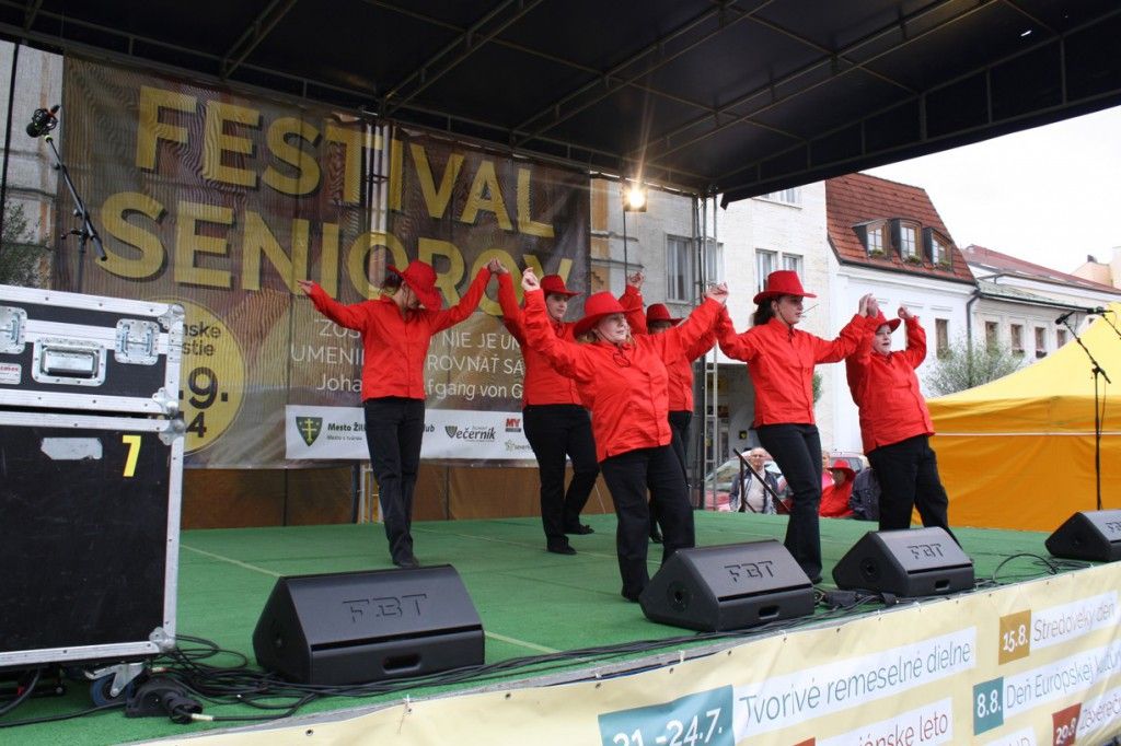3907-z-vystupenia-na-Marianskom-namesti-Festival-seniorov-5-.JPG