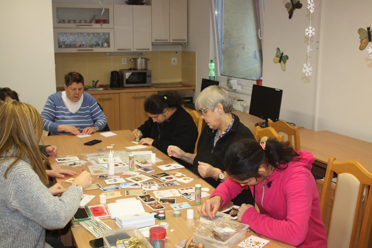 vyroba vianocnych pohladnic pre rodinu 12 .jpg