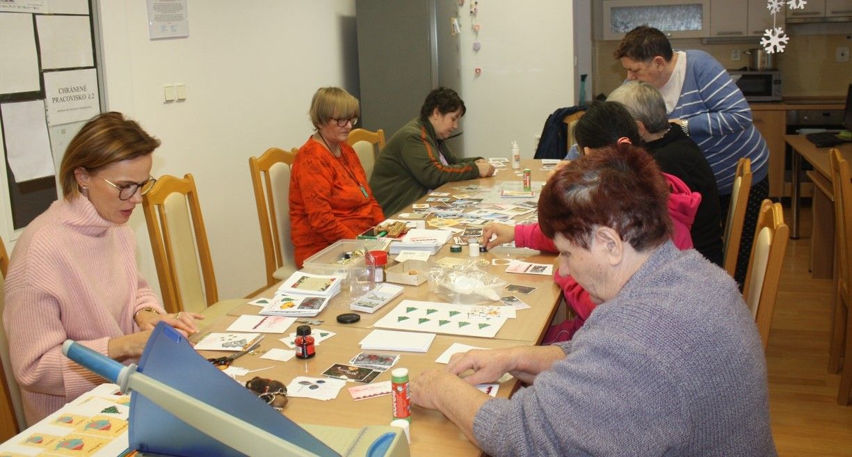 vyroba vianocnych pohladnic pre rodinu 8 .jpg