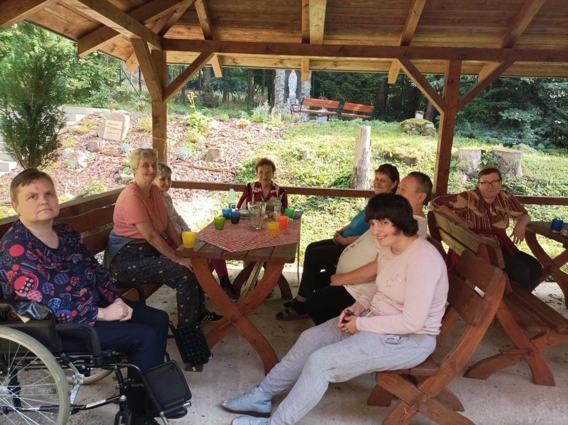 dobrovolnicka pani poliacikova pravidelne predcitava nasim prijimatelkam 4 .jpg