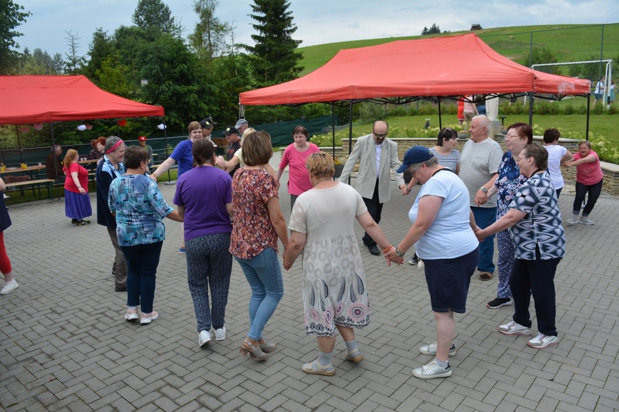 garden party zakamenne 11 .jpg