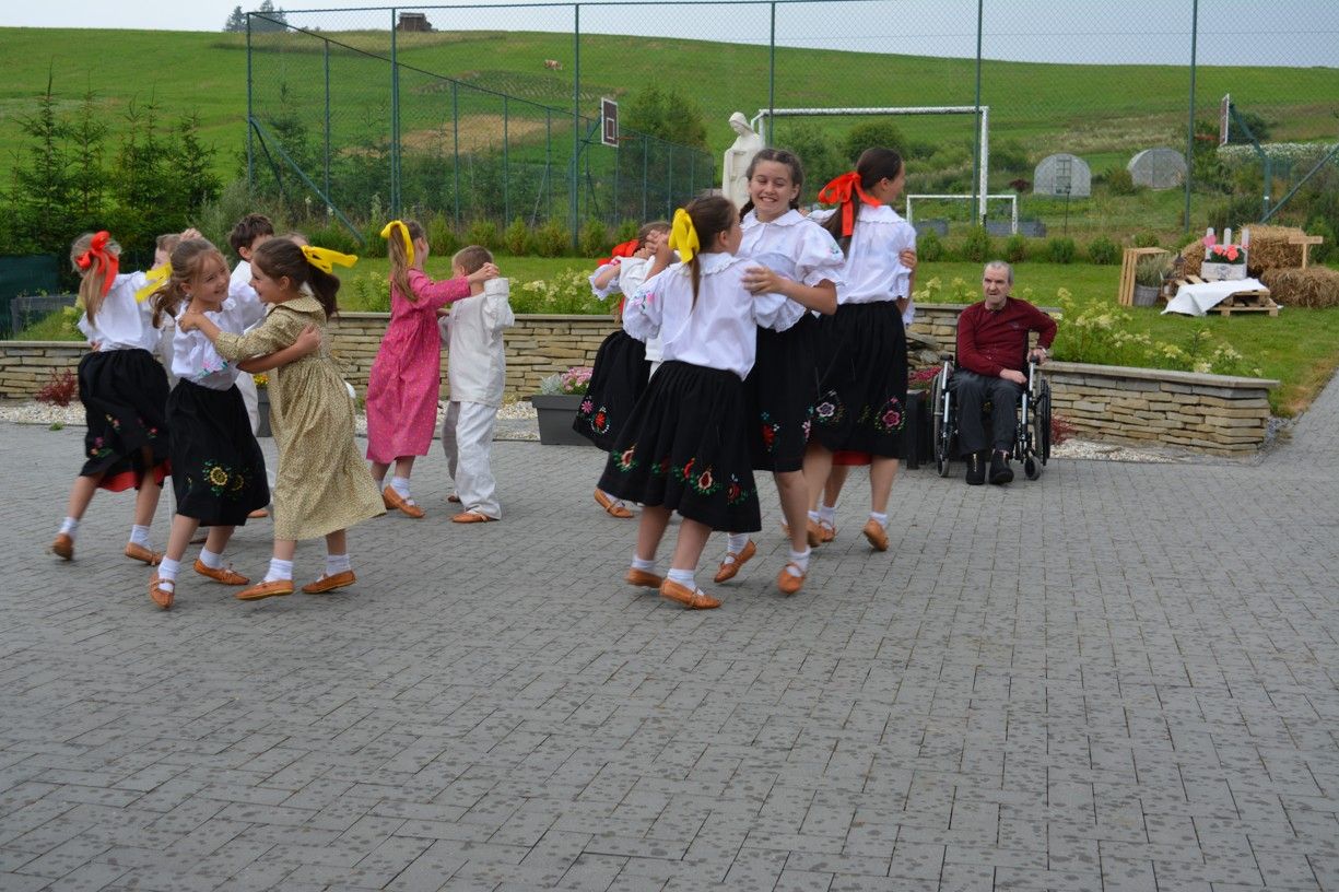 garden party zakamenne 5 .jpg