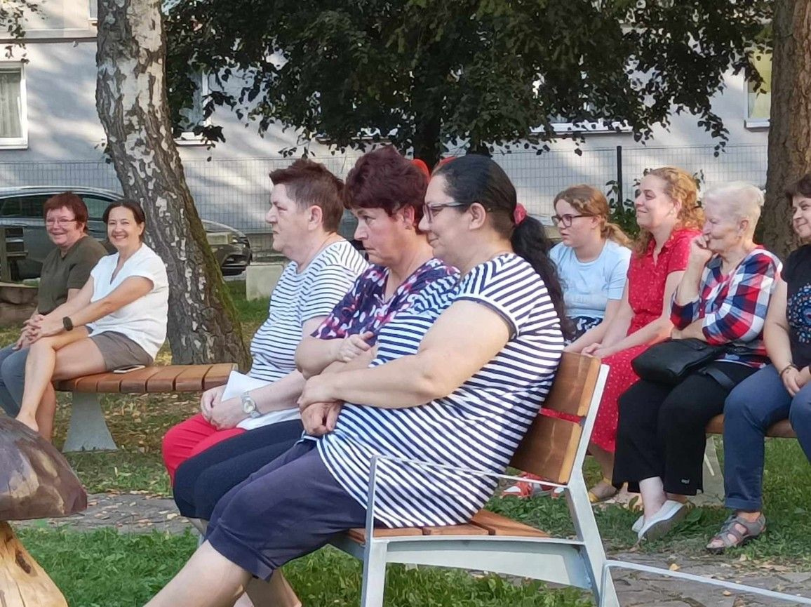 vystupenie folklornej skupiny nezabudka v krajskej kni nici 3 .jpg