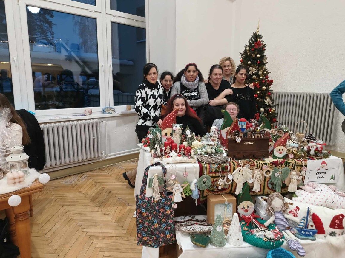 rozsvecovanie vianocnych stromcekov viasnove 2 .jpg