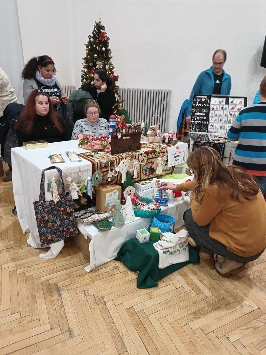 rozsvecovanie vianocnych stromcekov viasnove 8 .jpg