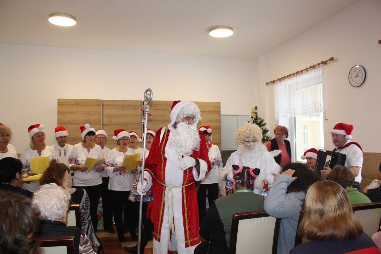 mikulas so seniorklubom priatelia zo ziliny 10 .jpg