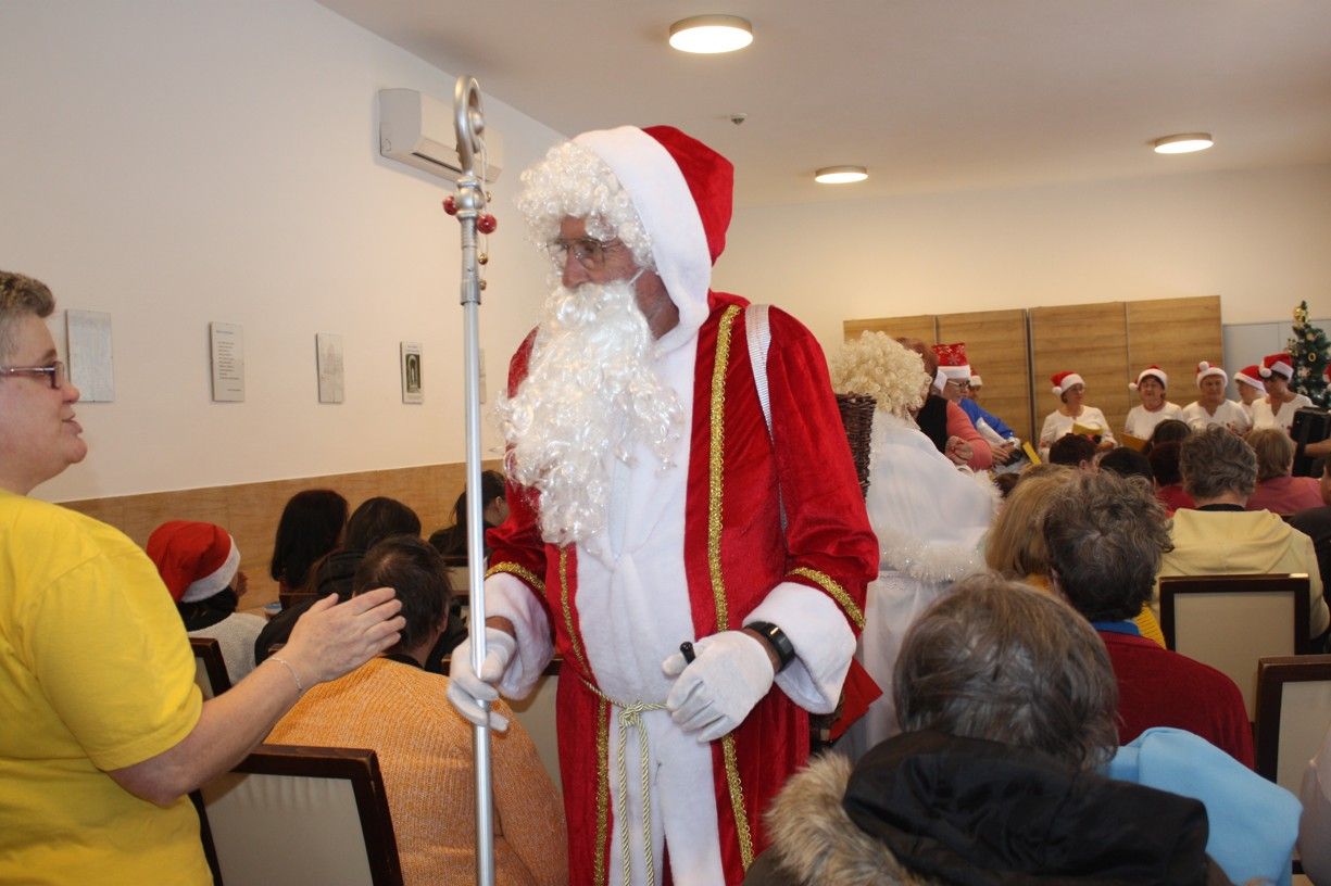 mikulas so seniorklubom priatelia zo ziliny 15 .jpg