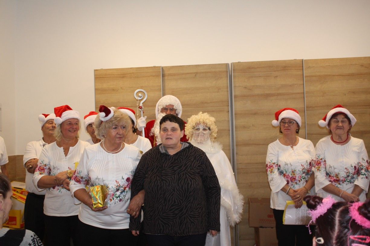 mikulas so seniorklubom priatelia zo ziliny 23 .jpg