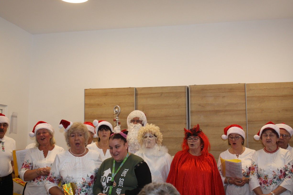 mikulas so seniorklubom priatelia zo ziliny 26 .jpg