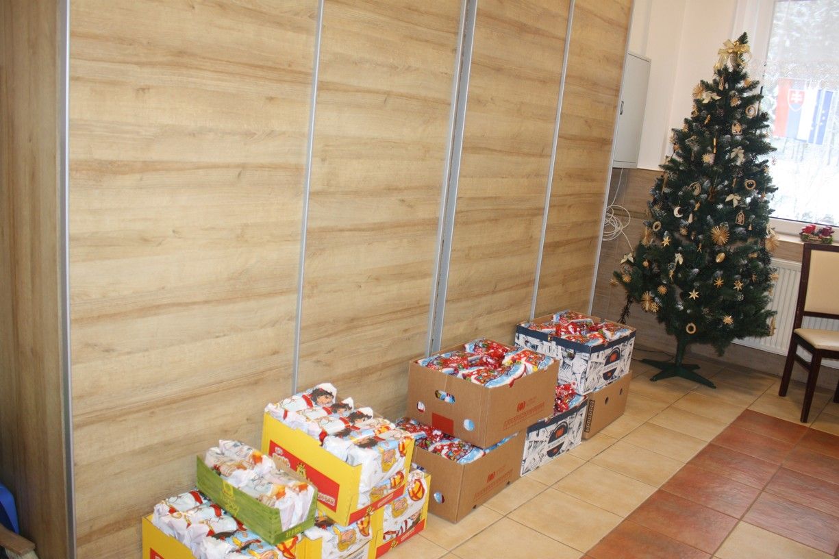 mikulas so seniorklubom priatelia zo ziliny 2 .jpg