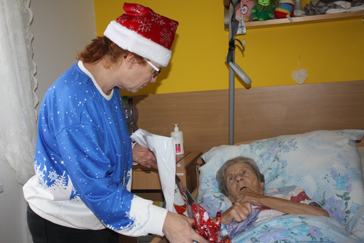 mikulas so seniorklubom priatelia zo ziliny 59 .jpg