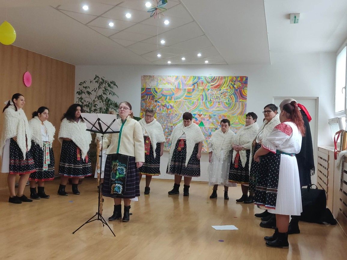 Vystupenie-folklornej-skupiny-Nezabudka
