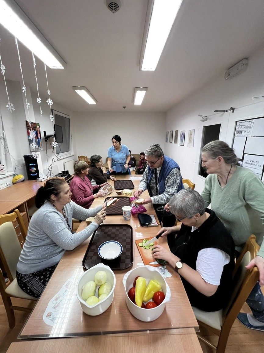 priprava chlebikov na socialnej rehabilitacii 16 .jpg