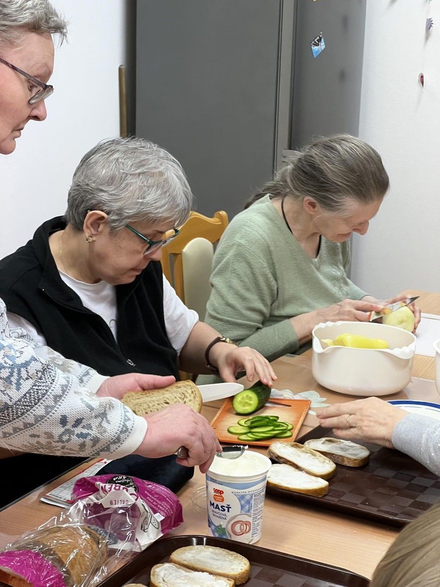 priprava chlebikov na socialnej rehabilitacii 4 .jpg