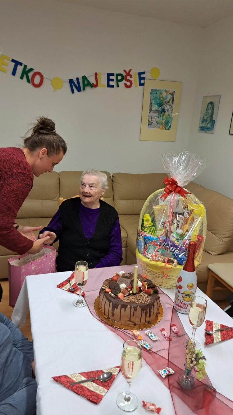 oslava 90 rokov pani frantiska 2 .jpg