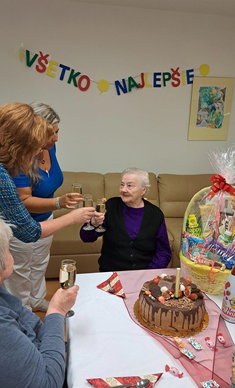 oslava 90 rokov pani frantiska 4 .jpg