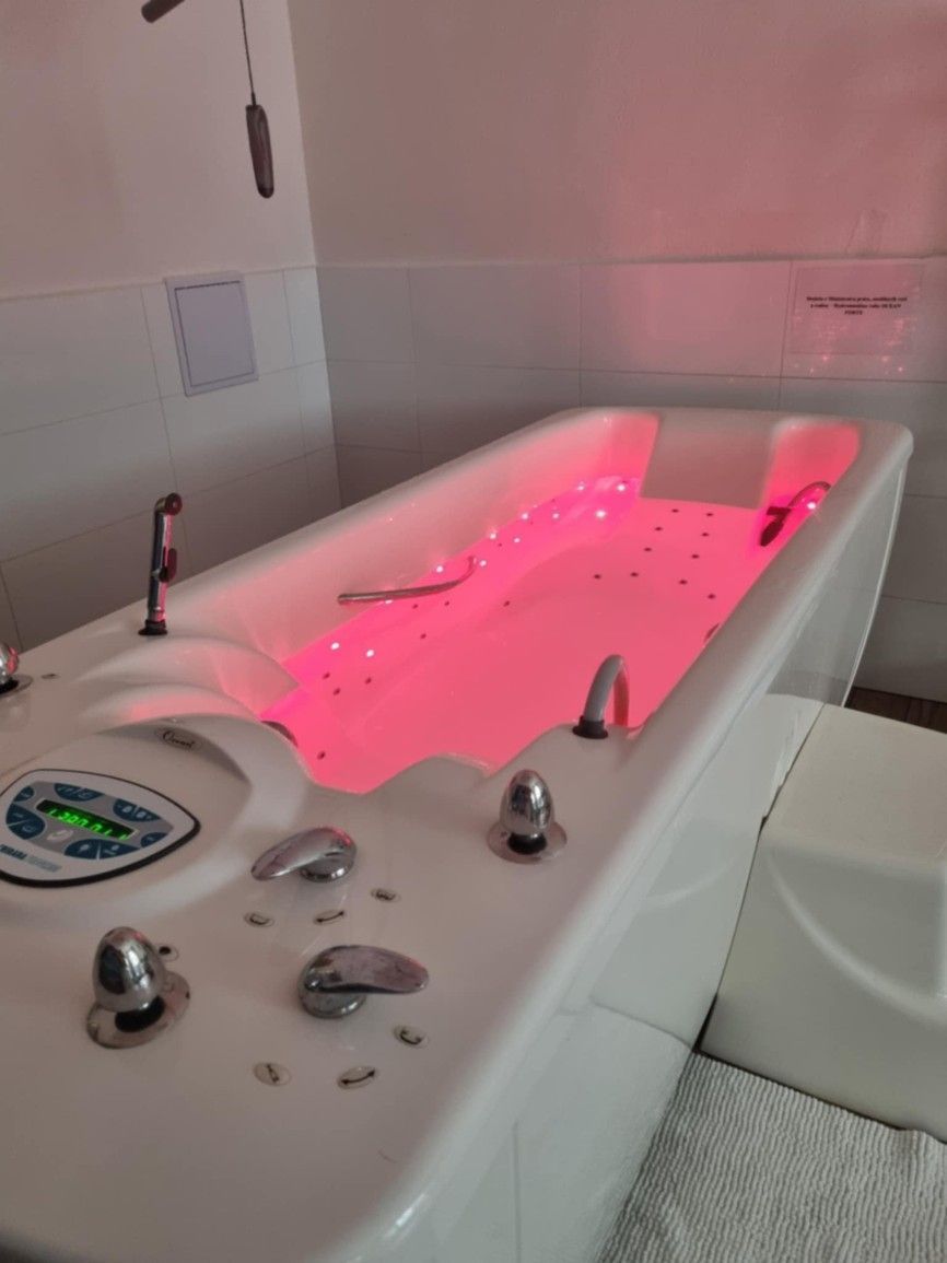 hydroterapia a chromatoterapia 7 .jpg