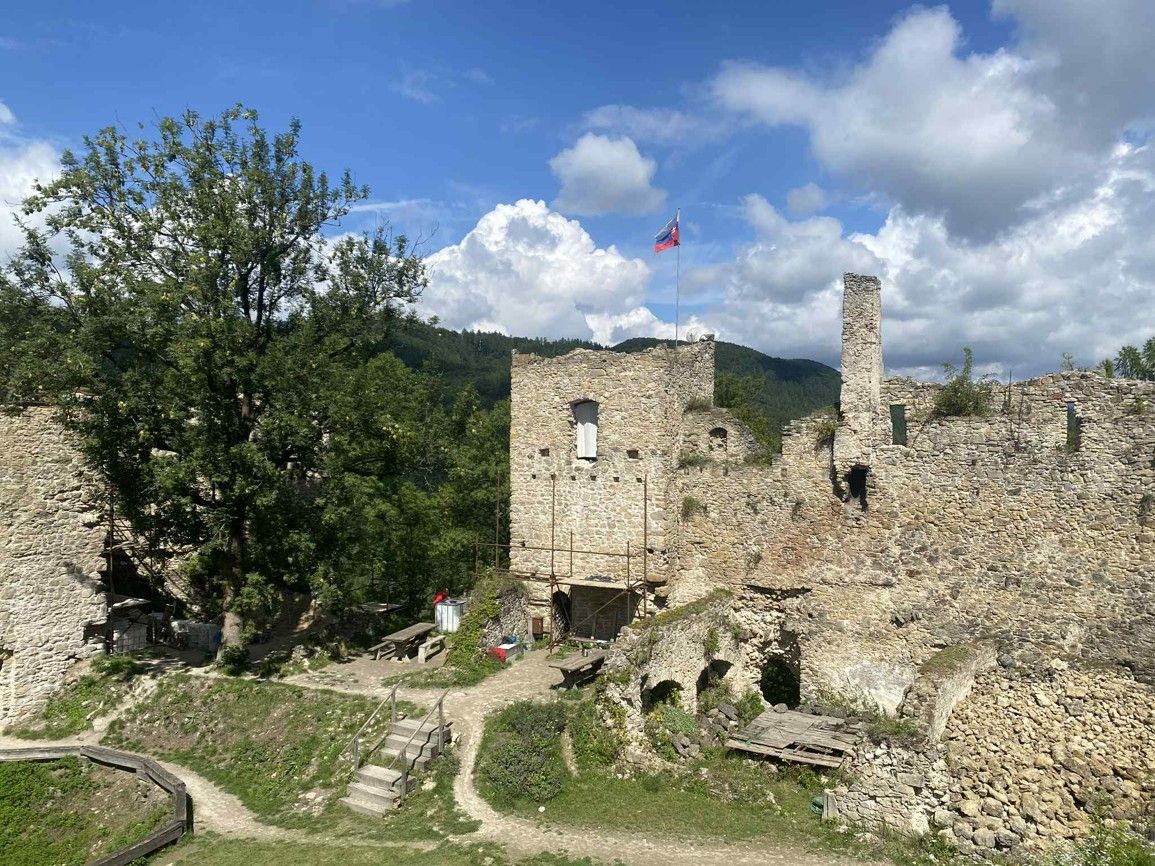 povazsky hrad turistika 5 .jpg