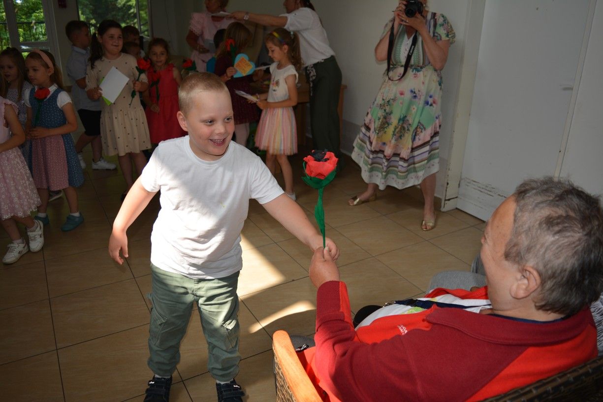 laska kvitne v kazdom veku vystupenie ms kunerad 5 .jpg