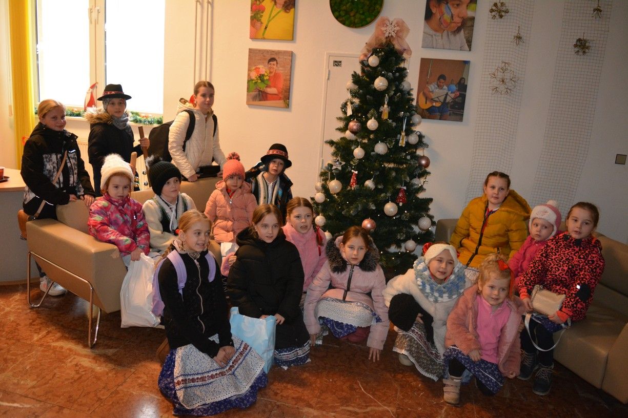 Zbynov-folklorne-vystupenie