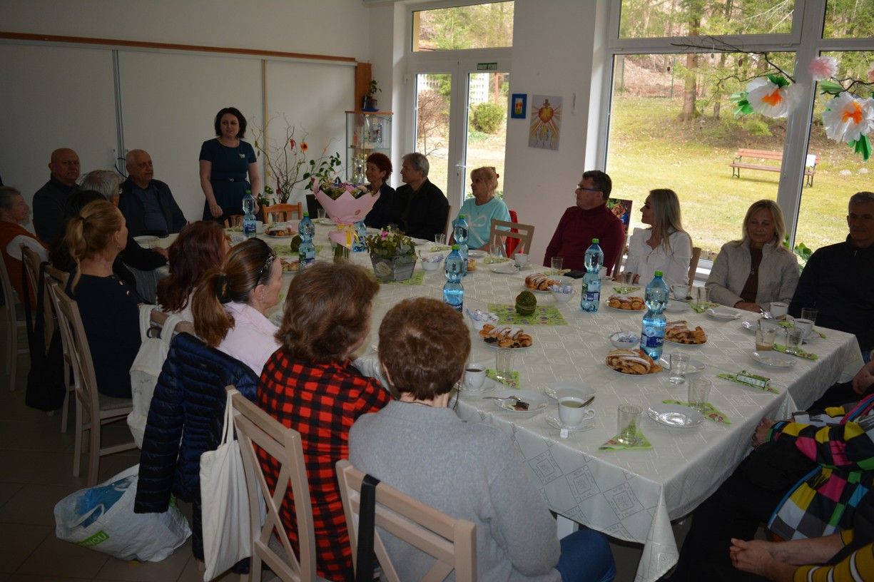 posedenie pri kavicke s rodinami prijimate ov 10 .jpg